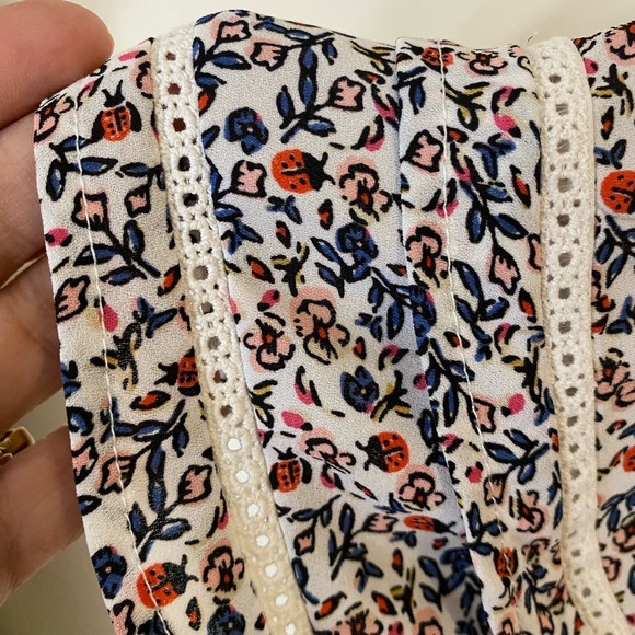 LOFT Floral colorful Flutter Sleeve Blouse - Picture 3 of 8